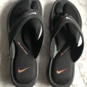 Black Nike Comfort Flip Flops